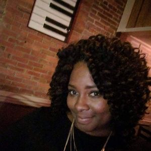 Meet your Posher, Whitney